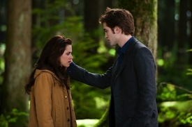 edward-cullen-bella-swan-forest-new-moon-4b1e1b1855704_275x183